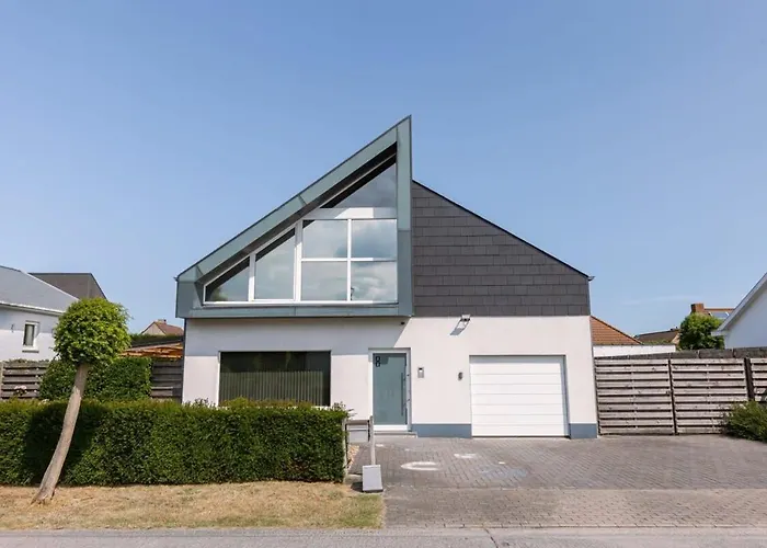 Huswell - Spacious House With Garden And Parking