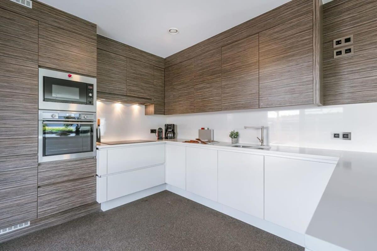 Huswell - Spacious House With Garden And Parking *