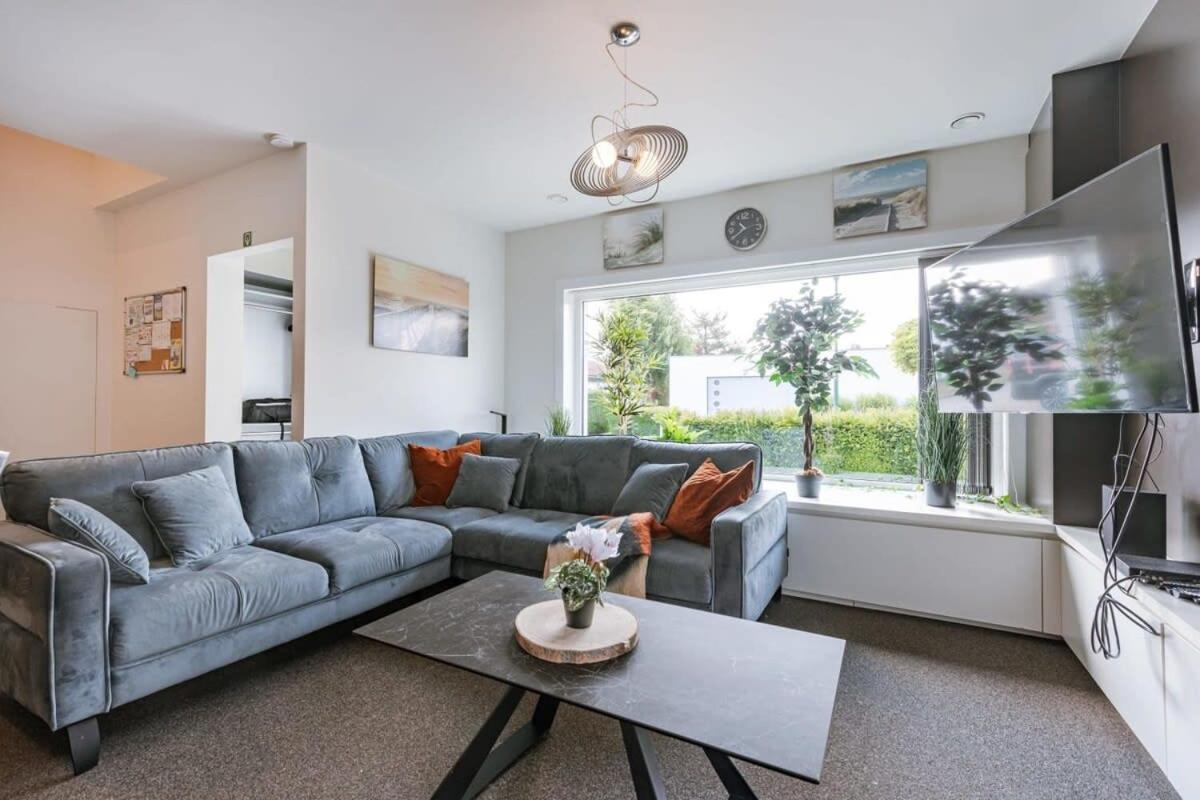 Vakantiehuis Huswell - Spacious House With Garden And Parking
