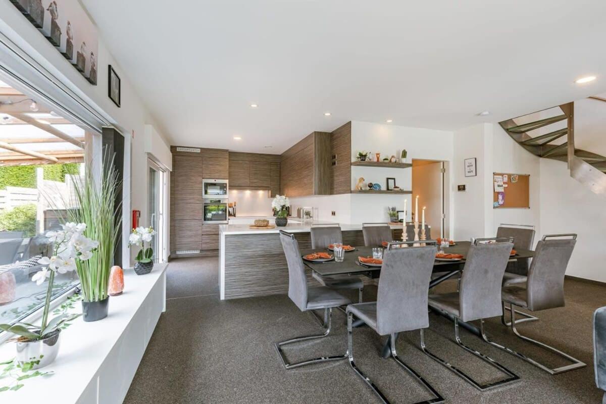 Vakantiehuis Huswell - Spacious House With Garden And Parking
