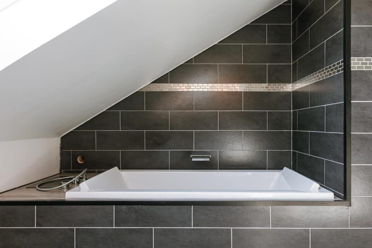 Huswell - Spacious House With Garden And Parking