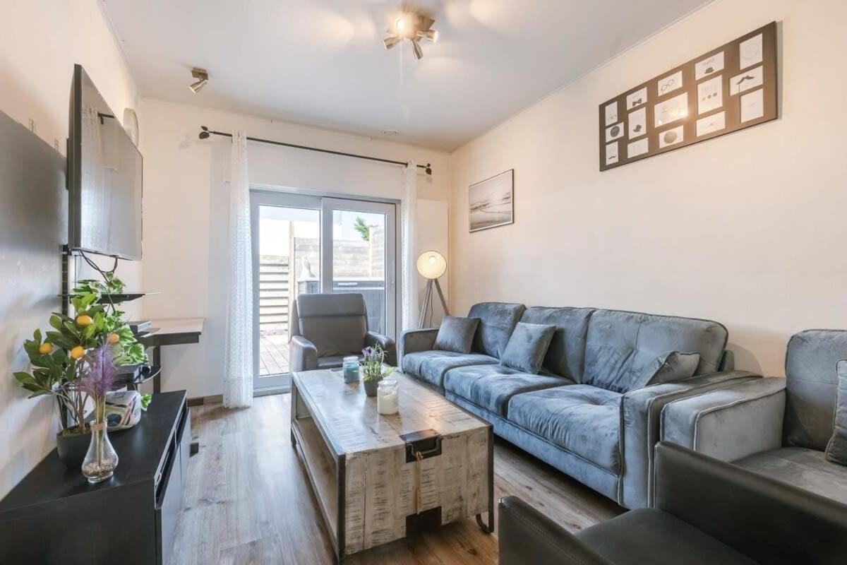 Huswell - Spacious House With Garden And Parking